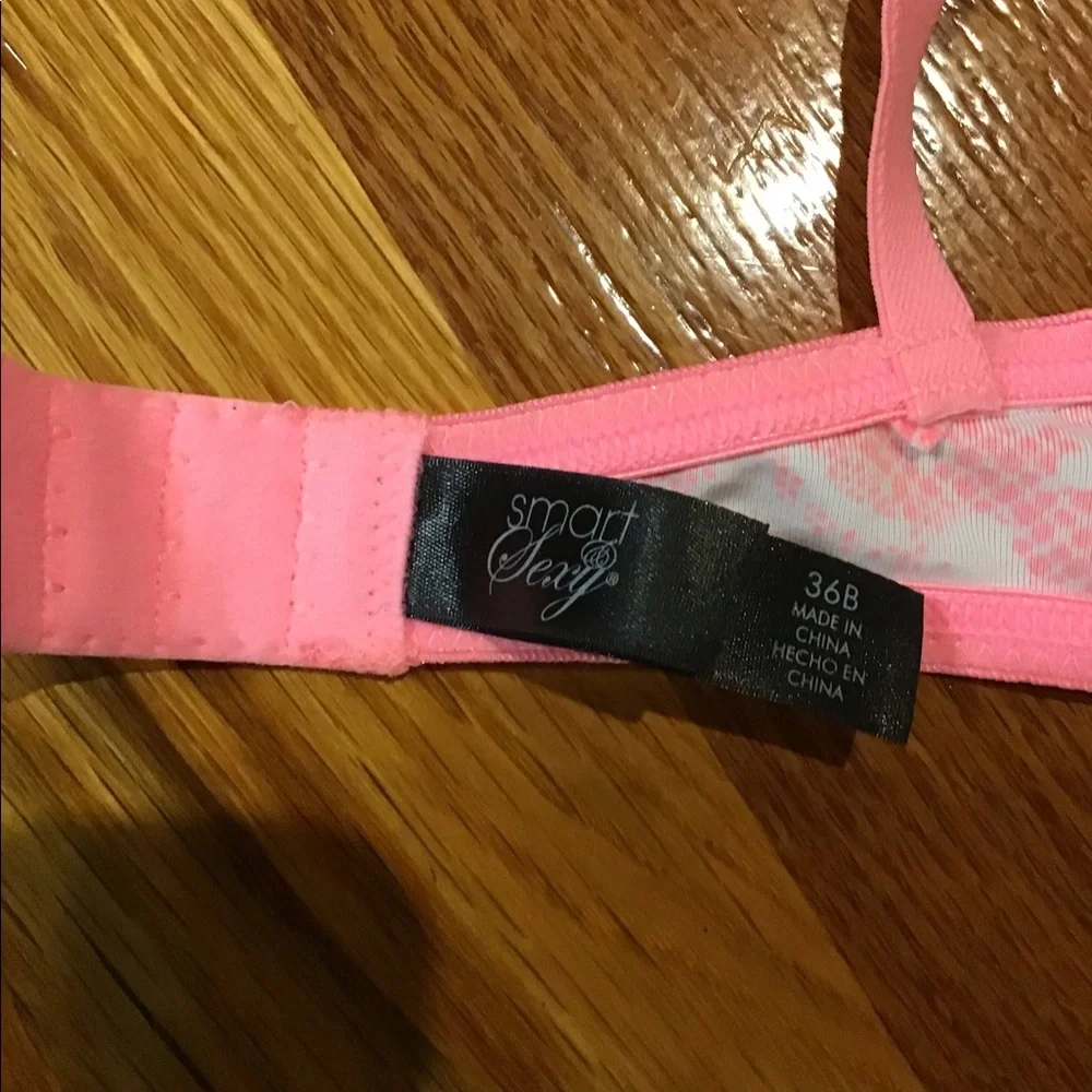Women’s size 36B push-up underwire smart and sexy bra.  M